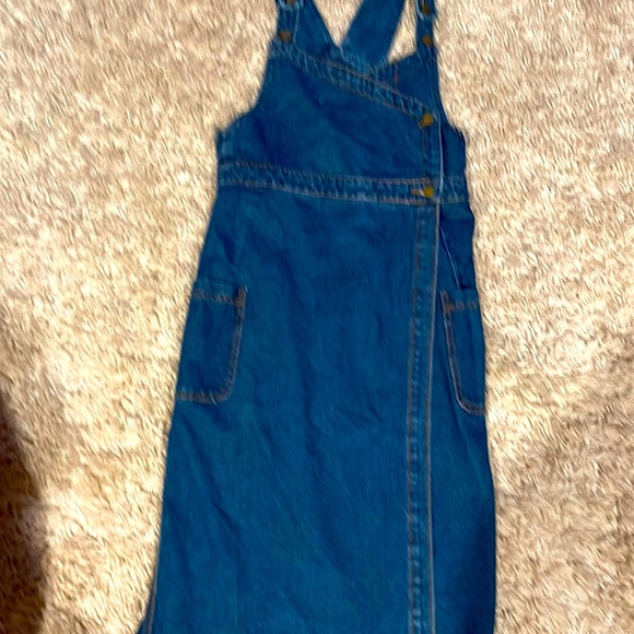 Denim dress that wraps from right to left with two pockets - Picture 3 of 6